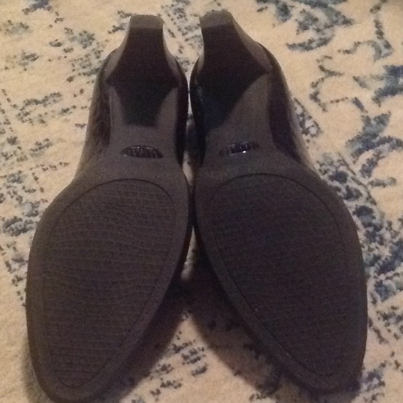 Stuart Weizmann brown patent croc pumps - Picture 6 of 8